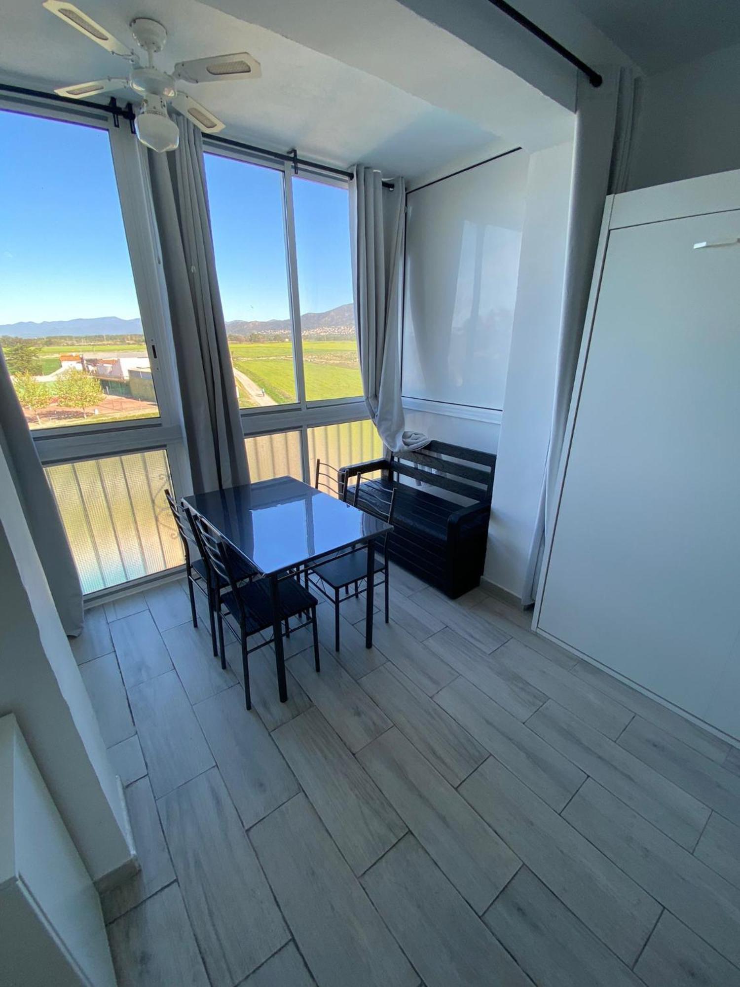 רוזס Studio Avec Piscine Et Parking מראה חיצוני תמונה